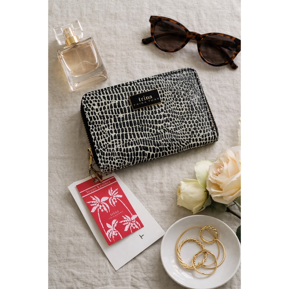 Trina Turk‎ Small Zip Around Gift Boxed Wallet Croco Vegan Leather Brown White
